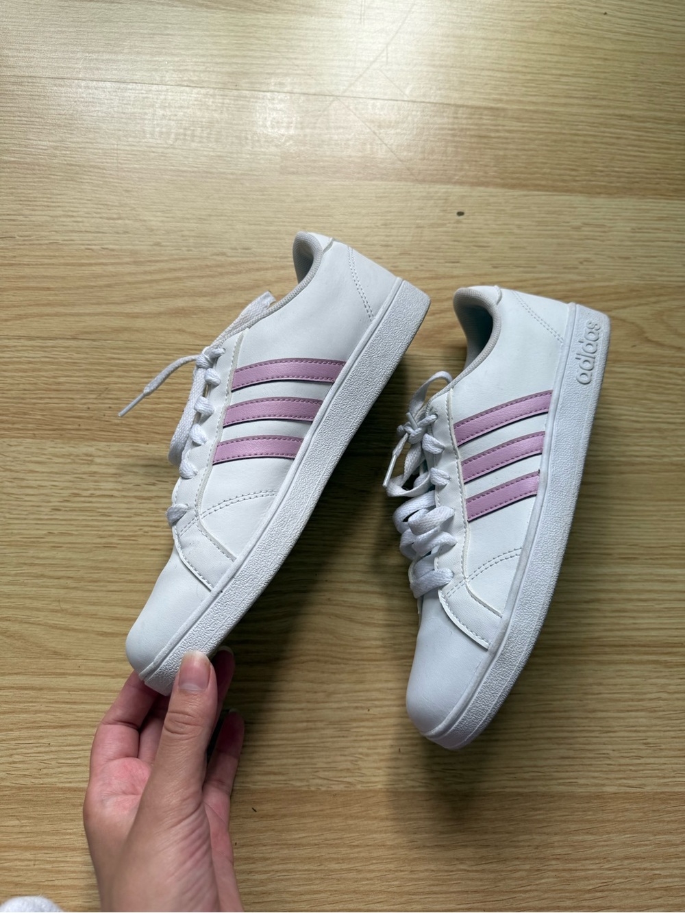 Adidas Women's White Sneakers with Pink Stripes size 6